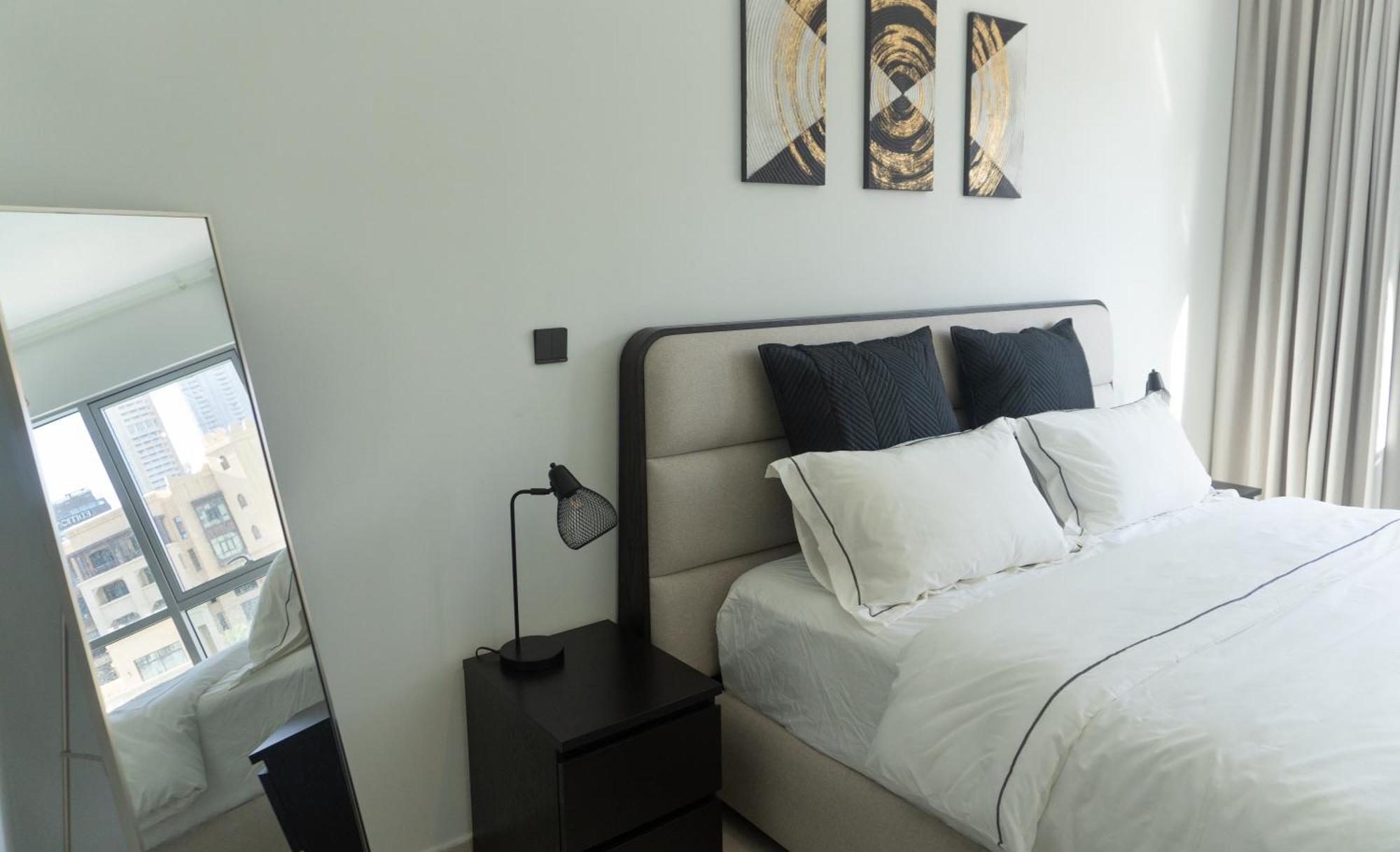 Appartement Downtown Oasis, Burj Khalifa Views, Luxury Amenities à Dubaï Extérieur photo