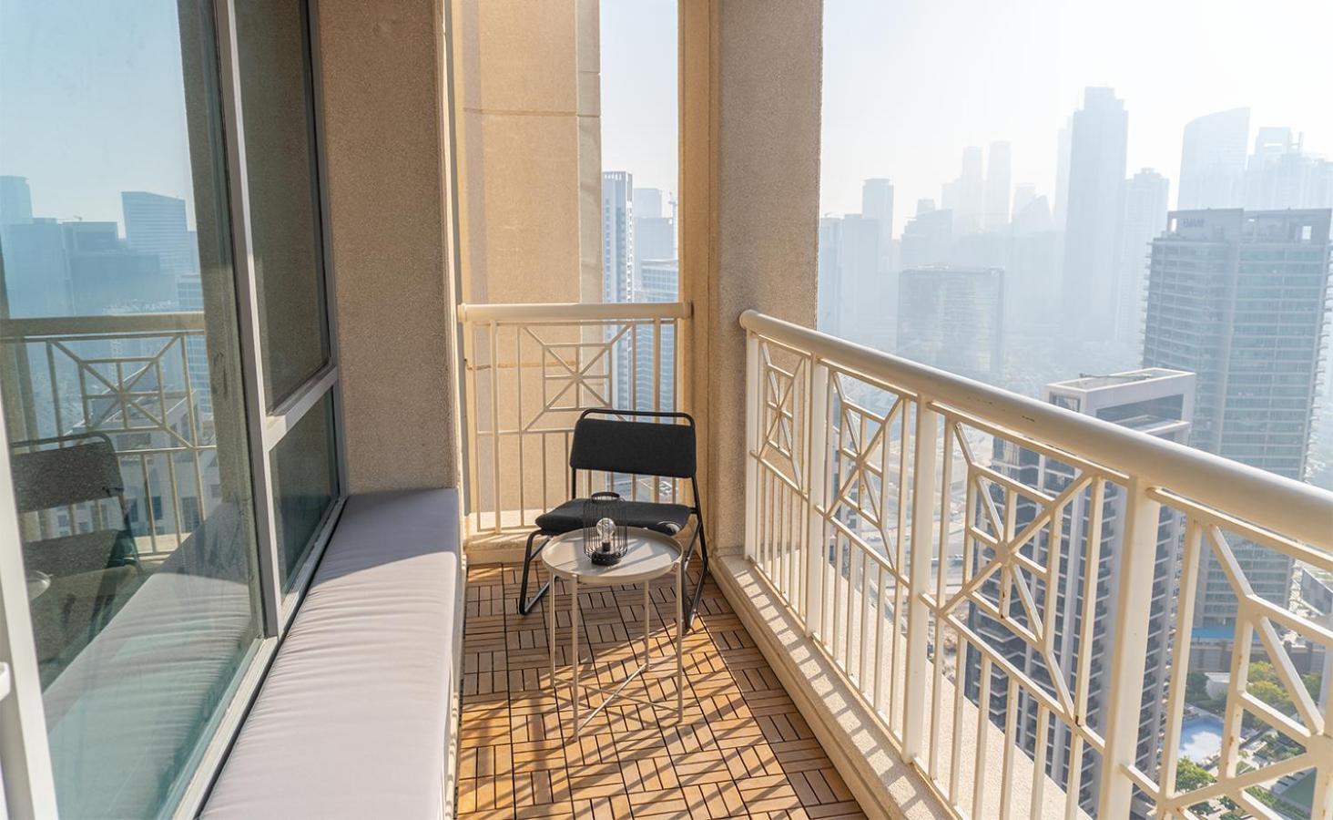 Appartement Downtown Oasis, Burj Khalifa Views, Luxury Amenities à Dubaï Extérieur photo